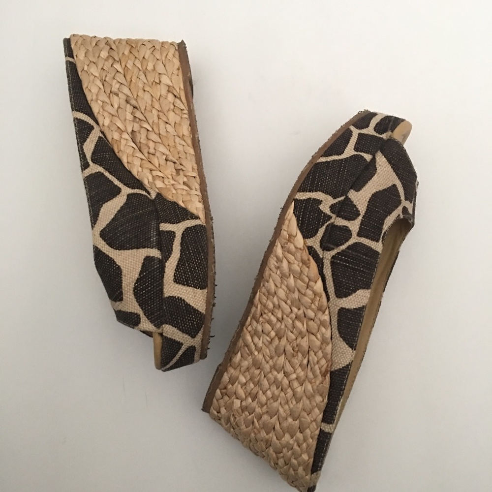 👗 Chinese Laundry Linen Animal Print Wedge Sandal